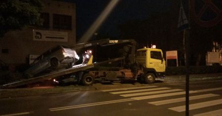 23-latek pod wpływem narkotyków wjechał w klomb zieleni
