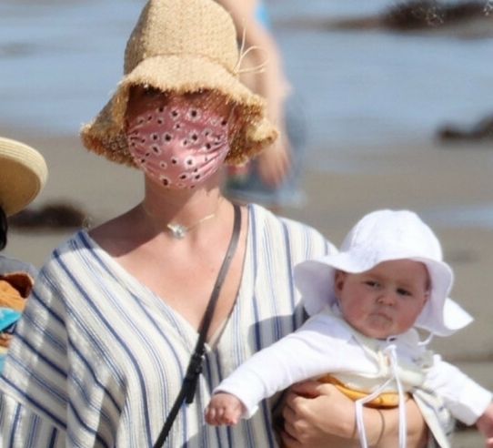 Katy Perry z rodziną na plaży