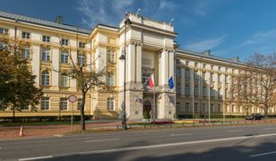 Piesza potrącona przed KPRM. Z urazem głowy trafiła do szpitala