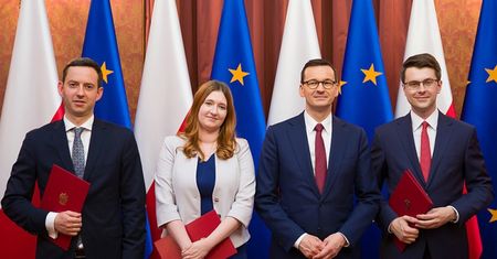 Rekonstrukcja rządu. Morawiecki awansuje młode zaplecze obozu władzy, Kaczyński godzi interesy [OPINIA]