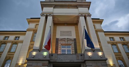 Urzędnicy, którzy ani myślą strajkować. Wynagrodzenia w KPRM  i innych kancelariach