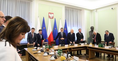 Kulisy spotkania na szczycie w Sejmie. Morawiecki w szponach jastrzębi z PiS