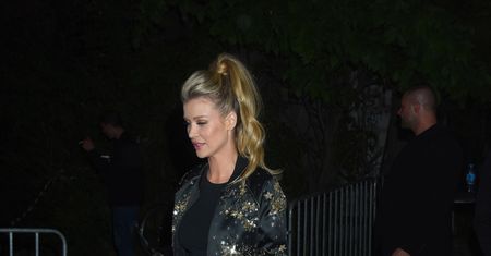 Joanna Krupa odsłania brzuch. Skromna stylizacja, a wywołuje piorunujący efekt