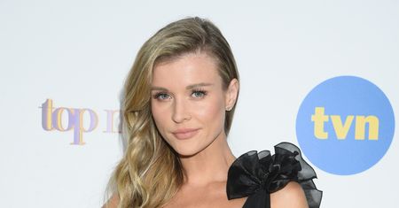 Top Model: Joanna Krupa w obcisłej i wydekoltowanej sukience. Zachwyca kobiecością