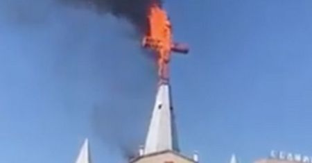 W Chinach płoną krzyże. Władza walczy z chrześcijaństwem