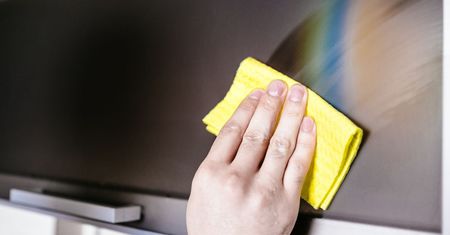 Połącz te dwa składniki ze sobą i bezpiecznie wyczyść ekran telewizora