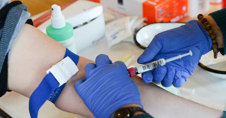 Czworo nastolatków walczy o życie w Poznaniu. Tłumy chcą oddać krew dla kolegów