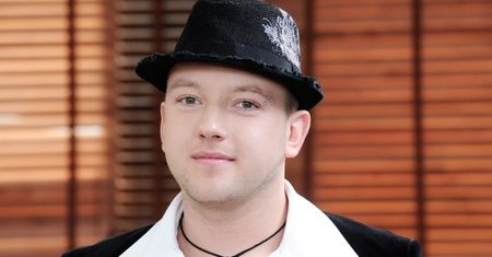 Myślała, że on chce ją poderwać. Ale zapytał: "Kiedy ostatni raz byłaś u fryzjera?"