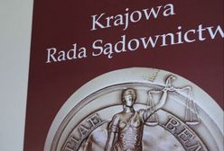 Kandydat do KRS zaskoczył. Rozdawał Pismo Święte podczas spotkania