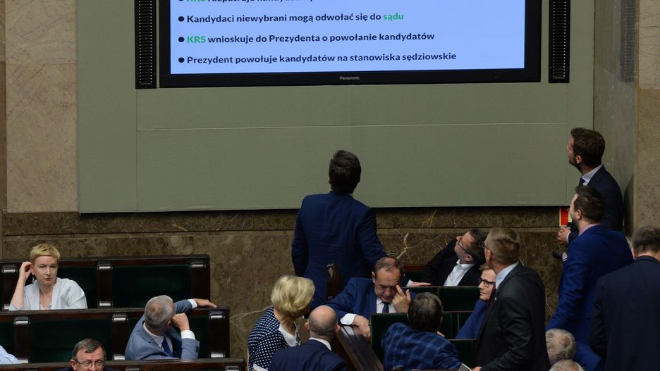 Prezentacja wyświetlana podczas wystąpienia ministra sprawiedliwości Zbigniewa Ziobro w Sejmie podczas debaty o KRS