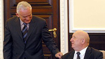 Leszek Miller i Józef Oleksy podczas posiedzenia Rady Ministrów