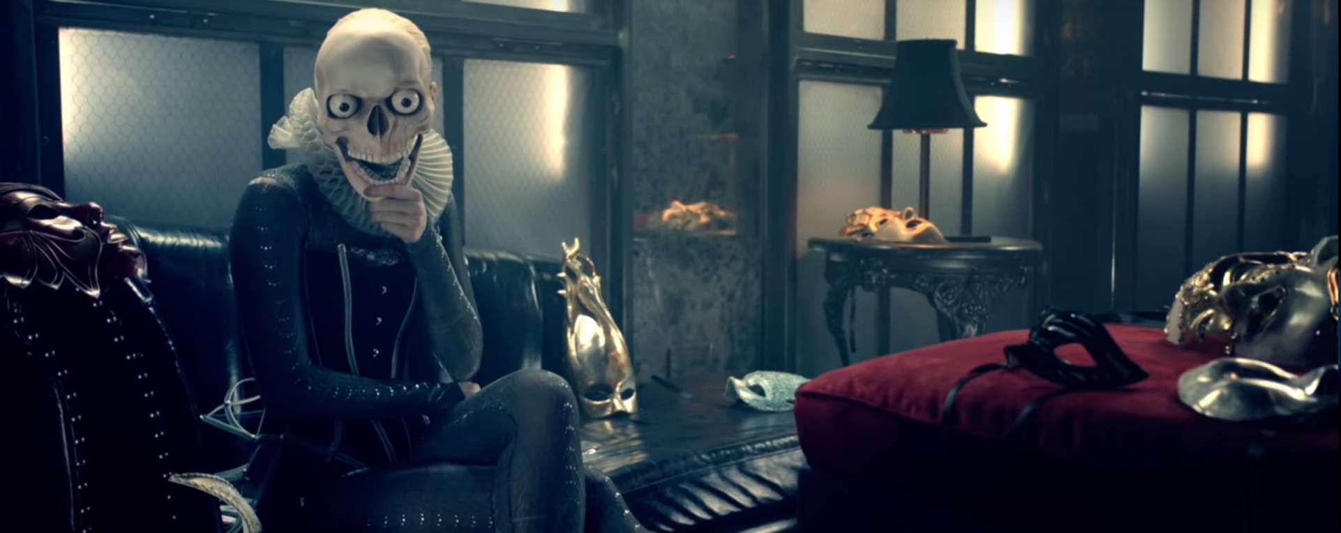 Michael Jackson - Behind the Mask