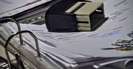 Biała lista VAT generuje problemy przedsiębiorcom. Sprawdzają kontrahenta po kilka razy