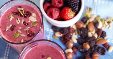 Poznaj moc owoców i warzyw. Zdrowe smoothies na płaski brzuch