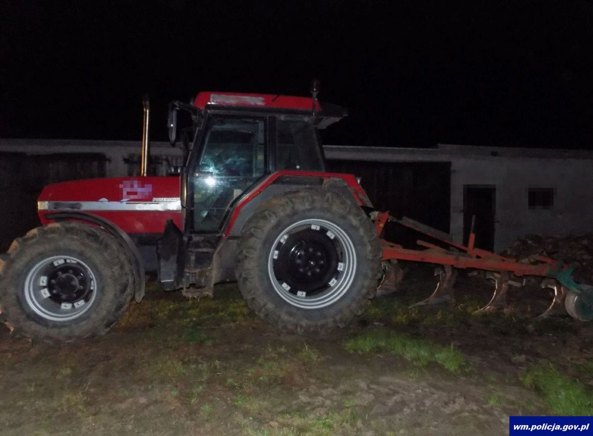 Bielice. Pijany traktorzysta nie podniósł pługu. Zaorał drogę