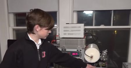 12-latek zbudował reaktor jądrowy we własnym pokoju