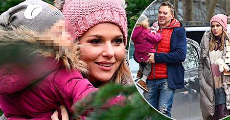 Wspaniały widok. Paulina Sykut z córką i mężem wybierają choinkę! Mała Róża była w centrum uwagi paparazzi