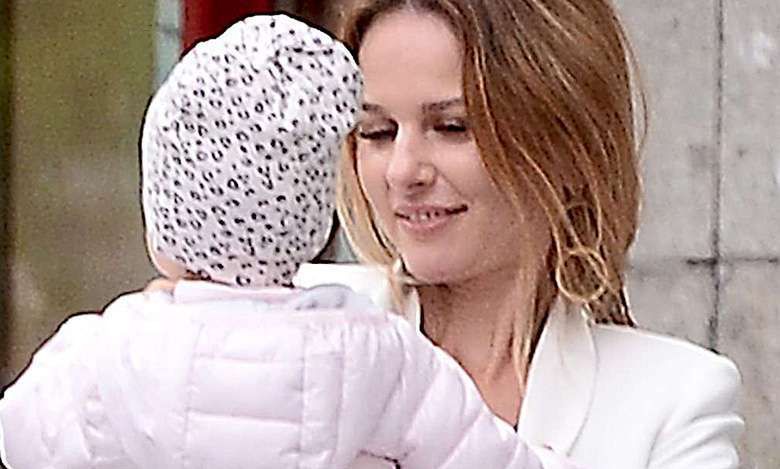 Paulina Sykut-Jeżyna i jej roczna córeczka Róża paradują w takich samych sukienkach! Co za słodki widok!