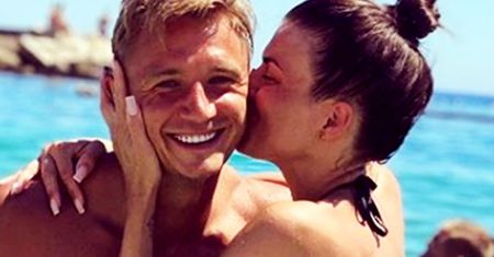 Jakub Rzeźniczak z ciężarną ukochaną na wakacjach. Magda wrzuciła film z plaży. Widać już zaokrąglony brzuszek
