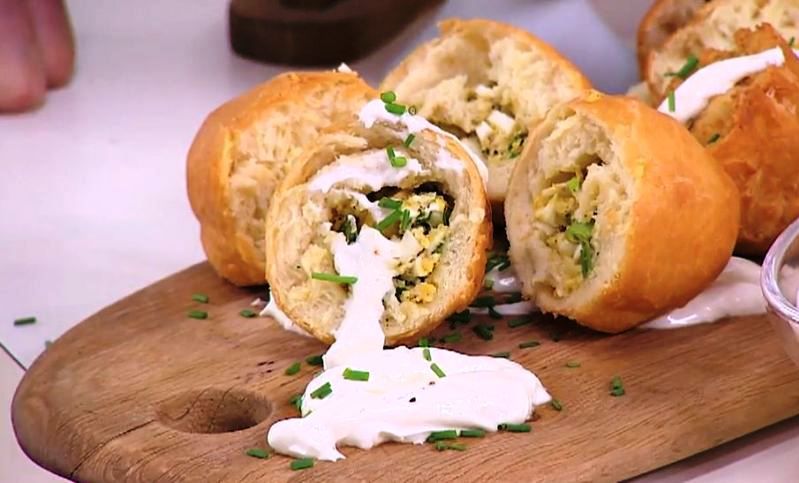 Drożdżowe pierożki z nadzieniem jajecznym