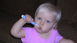 Jak pomóc dziecku, gdy ząbkuje?