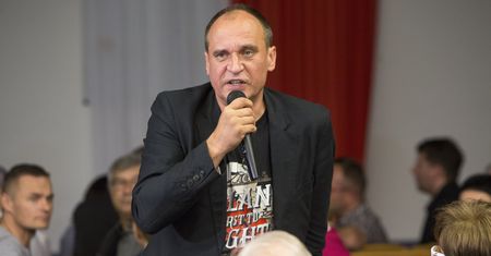 "To naprawdę wygląda żałośnie". Wulgarne wpisy Pawła Kukiza na Twitterze