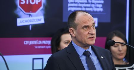 Kontrowersyjny pomysł europosłanki ws. uchodźców. Kukiz idzie o krok dalej