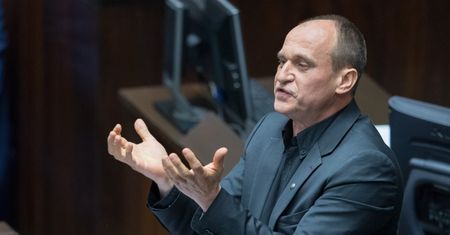 "To jakaś kpina". Kukiz rozkłada ręce. Przez PiS