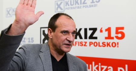 Pijany komendant został "wystawiony"? Paweł Kukiz nie ma wątpliwości. "Taki frajer"