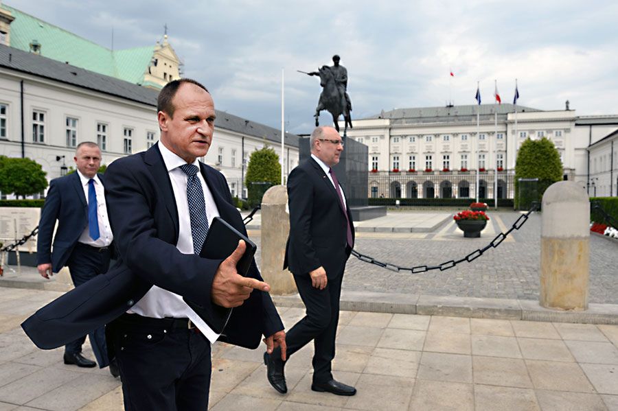 Paweł Kukiz mówi skąd się wzięły ostre zapisy w ustawie o IPN. ”Kalkulacja”