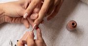 Nowy trend w manicure wyprze hybrydę? Kobiety pokochały go za jedną rzecz