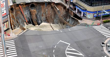 Ogromna dziura w centrum miasta