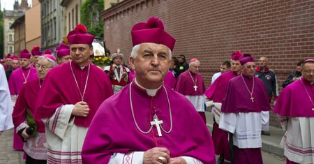 Biskup Jan Szkodoń oskarżany o molestowanie. Kuria zabrała głos