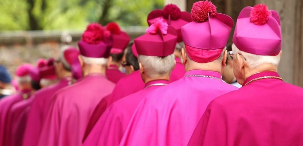 Wiesz, jak tytułować duchownych?