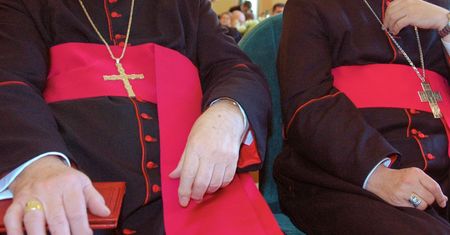 Sondaż. Notowania Kościoła w Polsce znów spadają