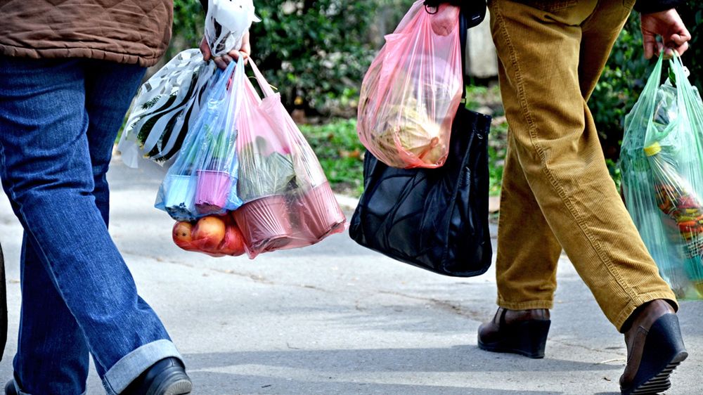 Mali sprzedawcy mogą stracić jeszcze bardziej - komentuje pomysł posłów PiS Biuro Analiz Sejmowych.