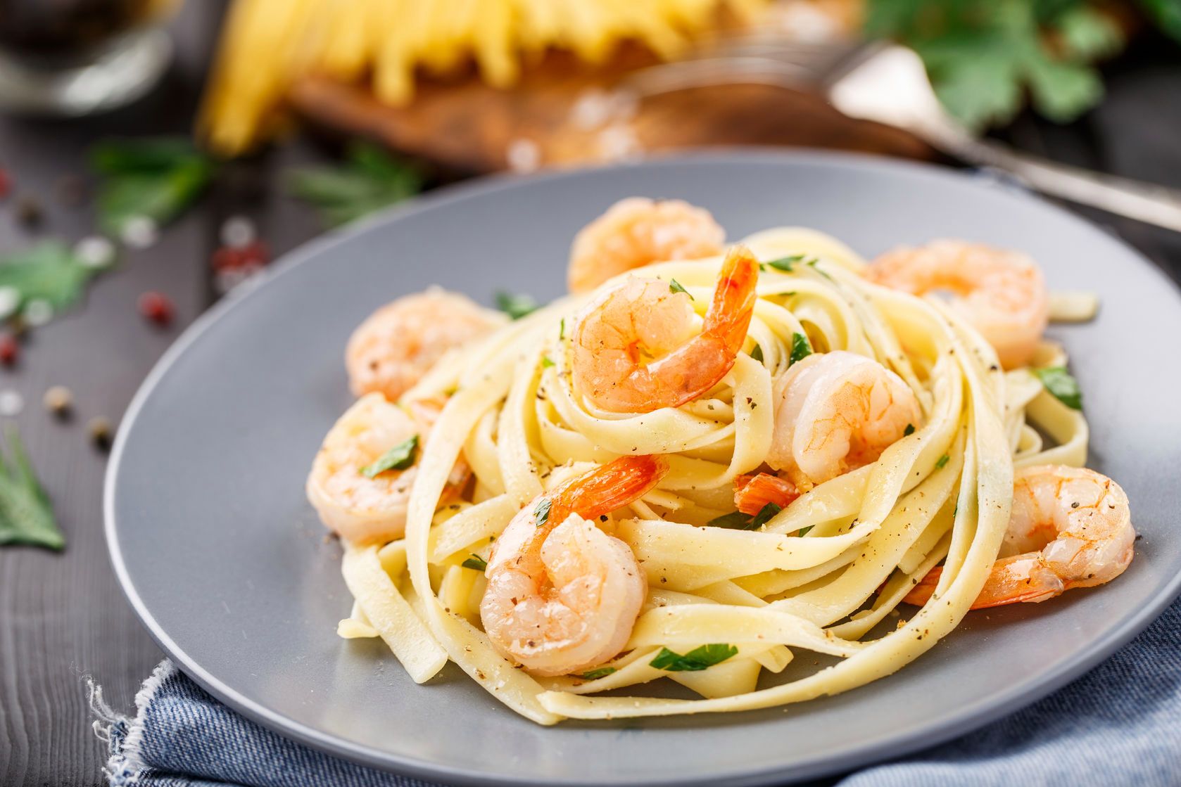 Tagliatelle z krewetkami w sosie kurkowym
