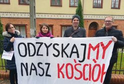 Protestują przed kurią gdańską. "Czujemy się rozgoryczeni"