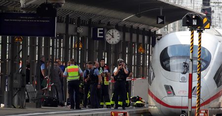 Frankfurt. Wepchnął matkę z dzieckiem pod pociąg. 8-latek nie żyje