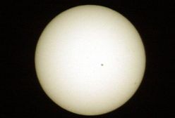 Merkury na tle tarczy Słońca