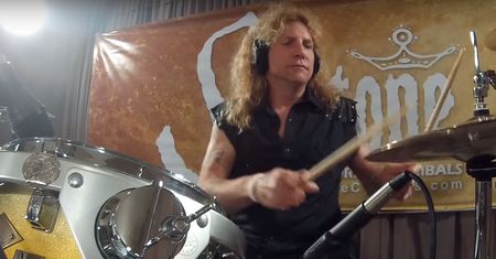 Steven Adler z Guns N' Roses w szpitalu, dźgnął się nożem. Okoliczności niejasne
