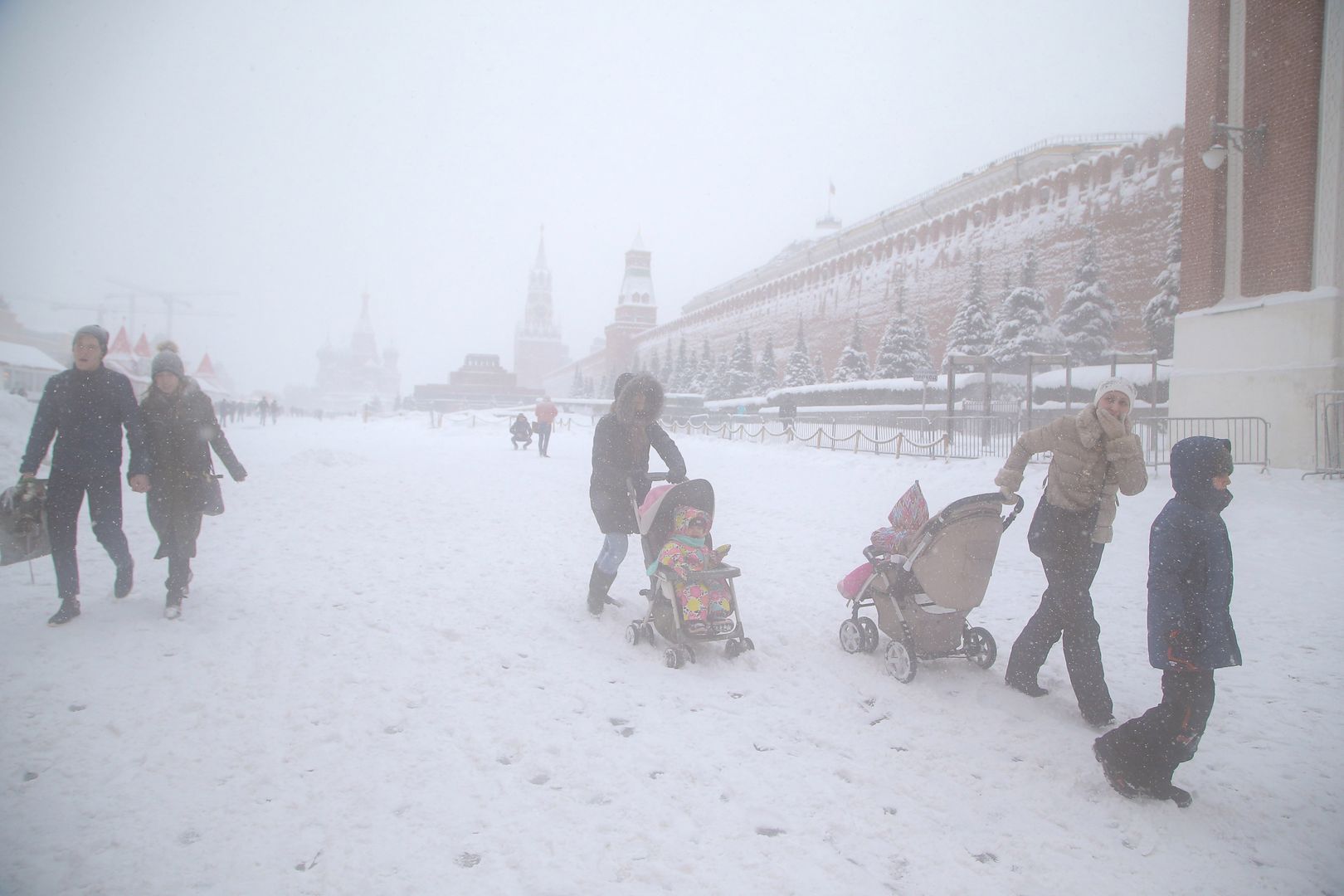 Zima stulecia w Moskwie. Nie żyje 5 osób, są ranni