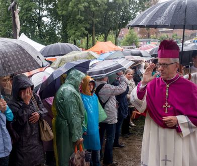 Niedziela+. Arcybiskup apeluje do rządu o poparcie projektu "Solidarności". Niedziele mają być wolne od handlu