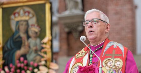 Nowe wytyczne ws. pedofilii w archidiecezji katowickiej. Zakaz sadzania na kolanach i łaskotania