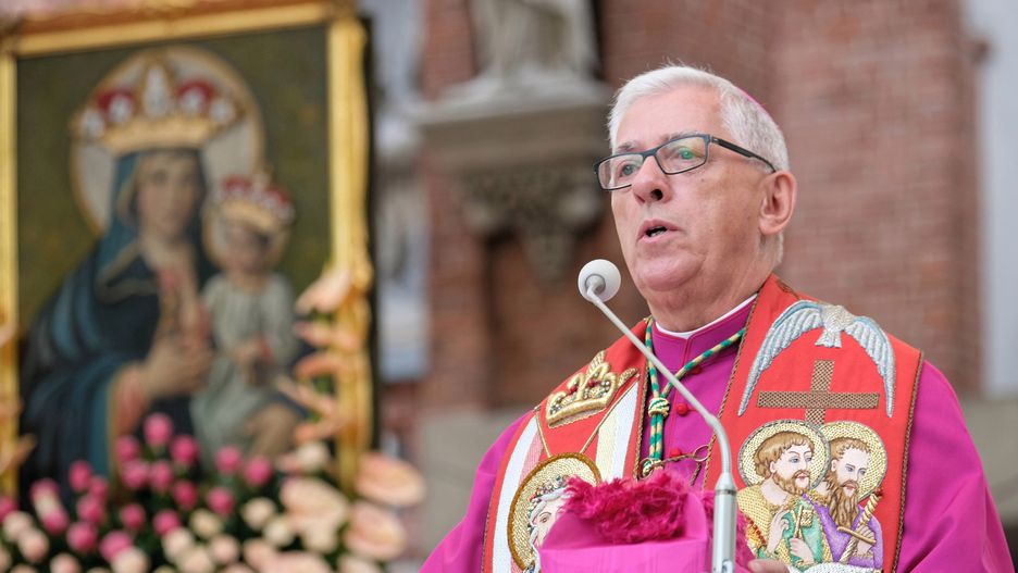 Abp Wiktor Skworc z archidiecezji katowickiej
