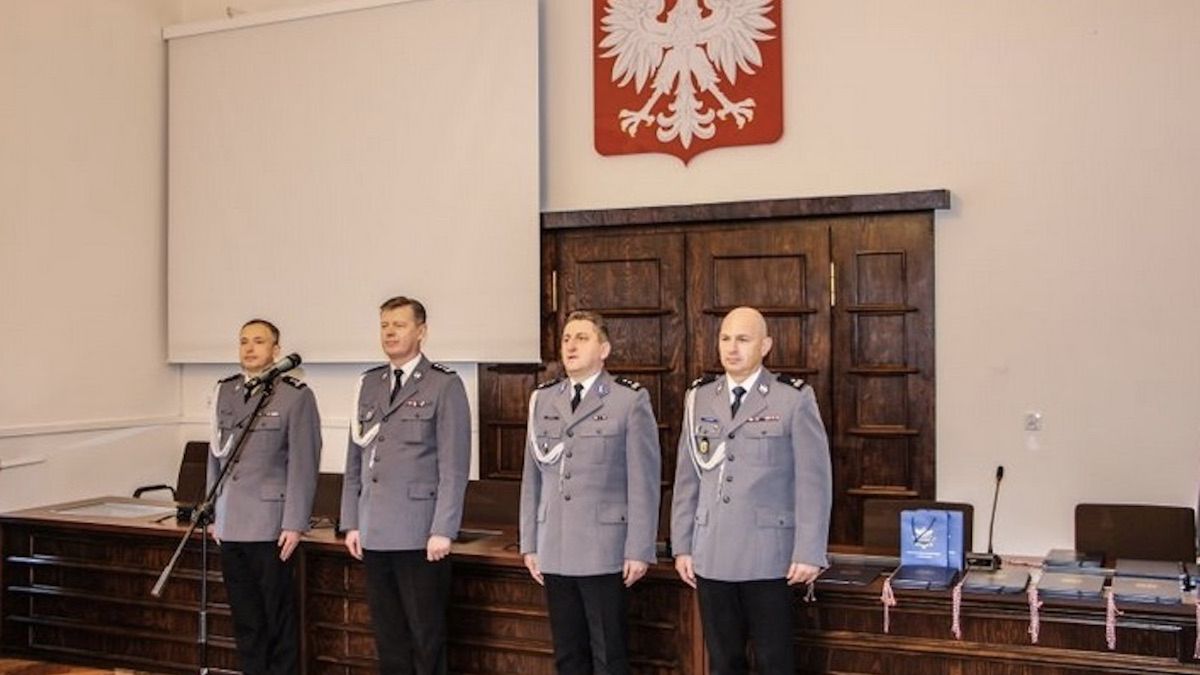 Kierownictwo Komendy Wojewódzkiej Policji we Wrocławiu na uroczystości 1 kwietnia 2020 r. 