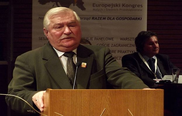 Lech Wałęsa porównuje się do papieża. W komentarzach zawrzało