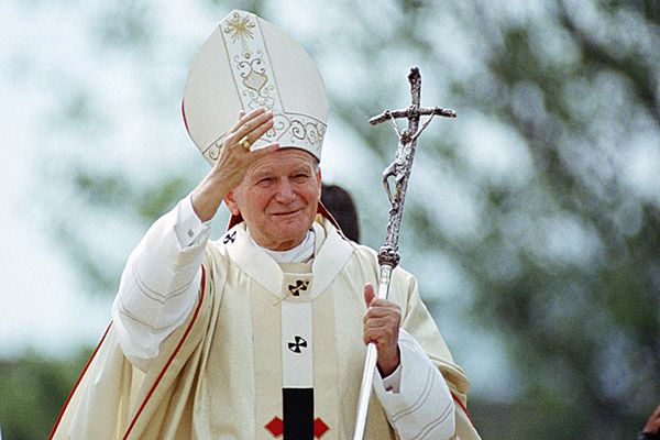 Kardynał Angeli Amato: kanonizacja Jana Pawła II i Jana XXIII w 2014 roku