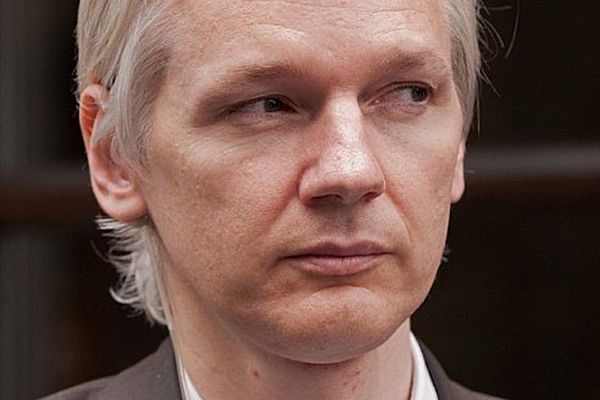 "Guardian": Ekwador przyzna azyl polityczny Julianowi Assange'owi