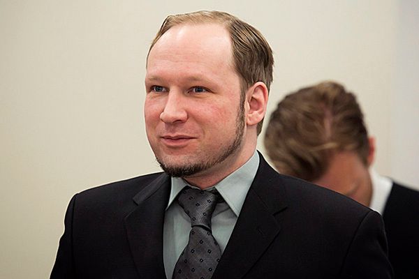 Raport: Andersa Breivika można było powstrzymać